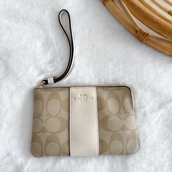 Coach Corner Zip Wristlet Wallet In Signature Canvas Cream White - Picture 2 of 12